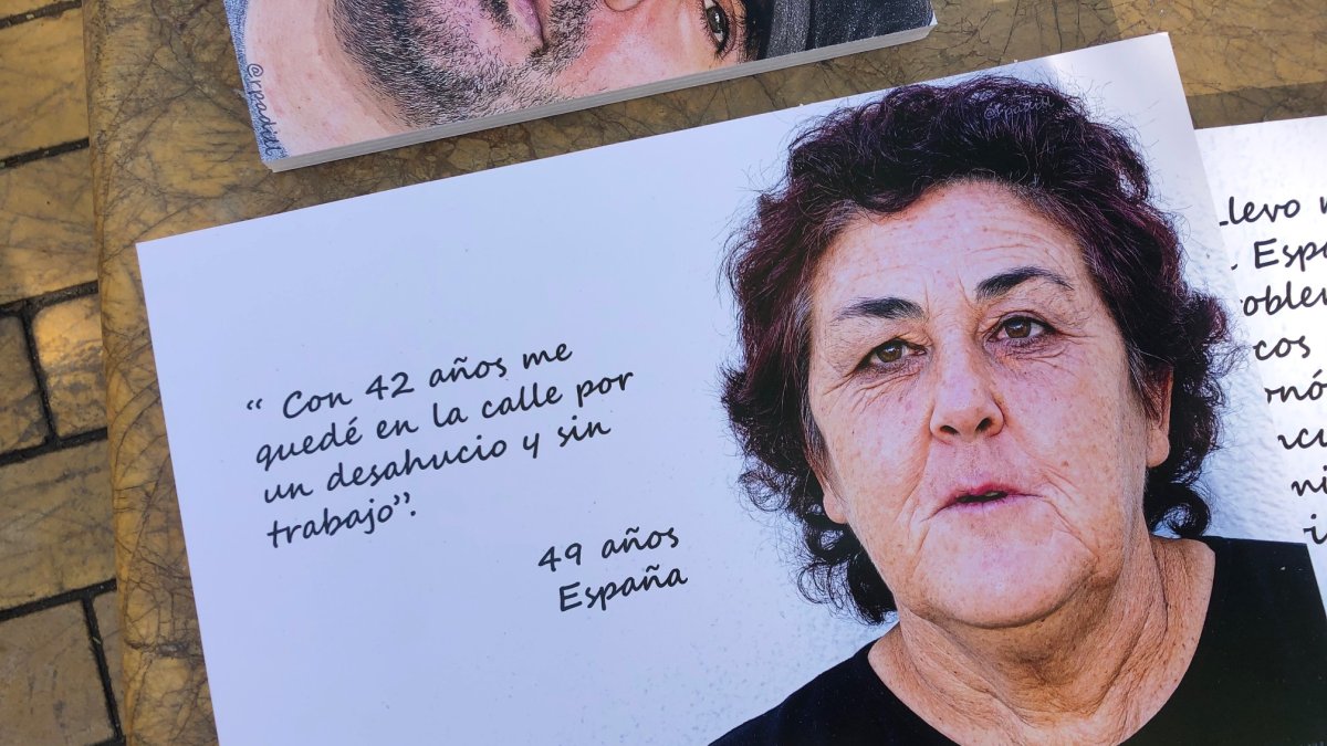 Carteles con algunas historias.