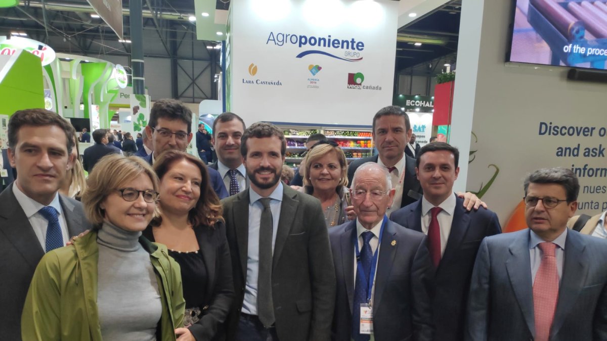 Autoridades visitaron el stand.