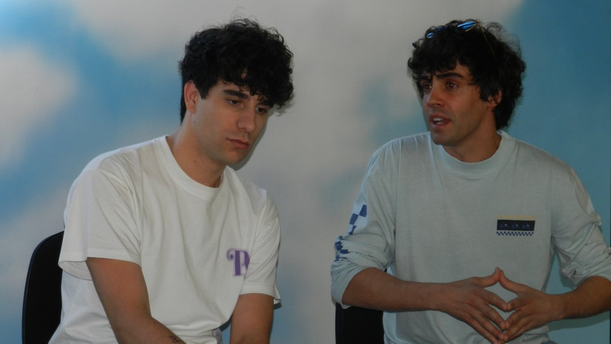 Javier Calvo y Javier Ambrossi, en El Ejido durante la presentación de \'La llamada\'.