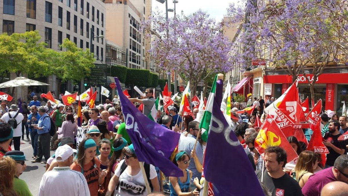Imagen de archivo de una marcha por la dignidad en la capital almeriense.