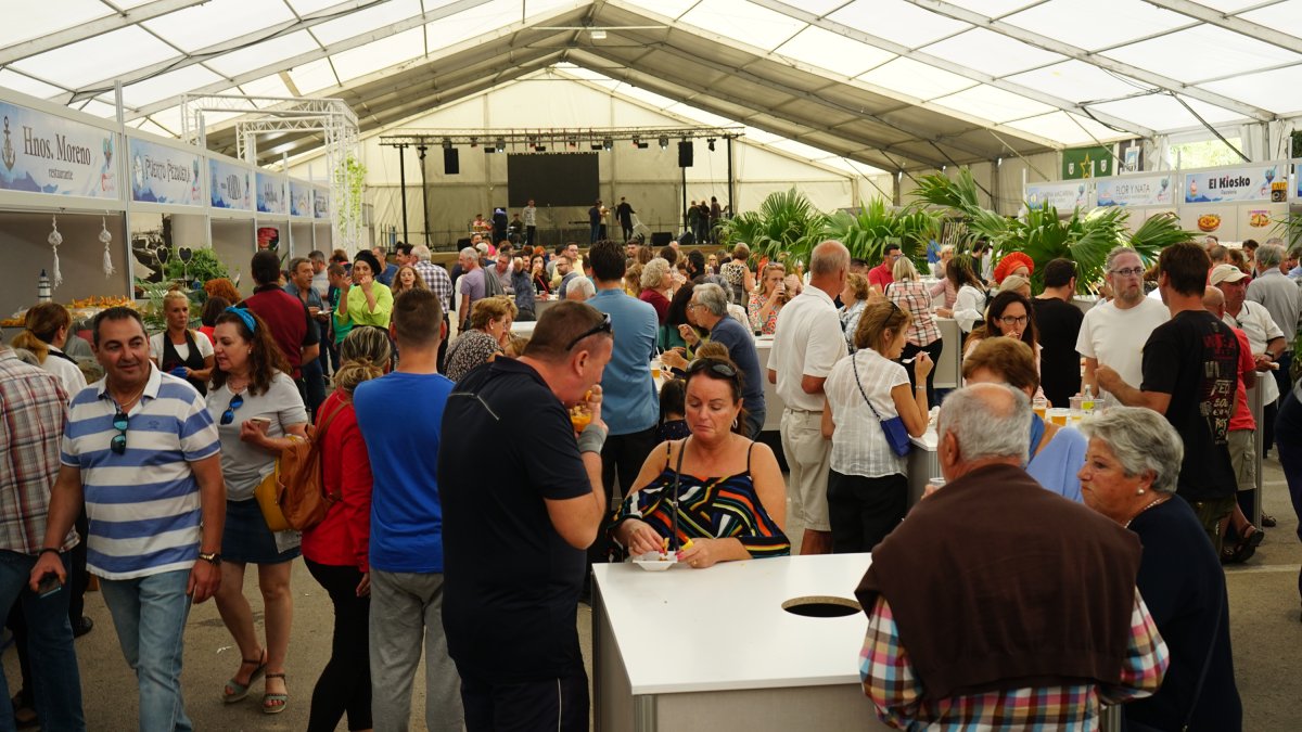 Buen ambiente en la cita con la gamba roja. Foto: Agustín Berrocal.