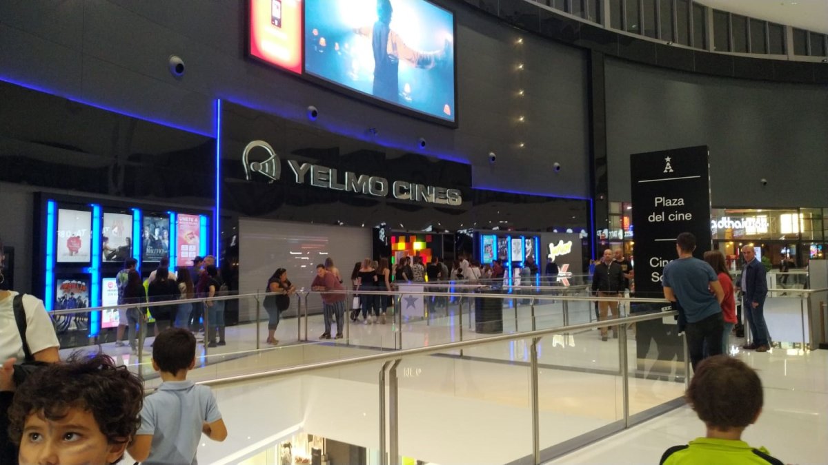 Los cines Yelmo se encuentran cerrados debido al derrumbamiento de una parte de su techo.