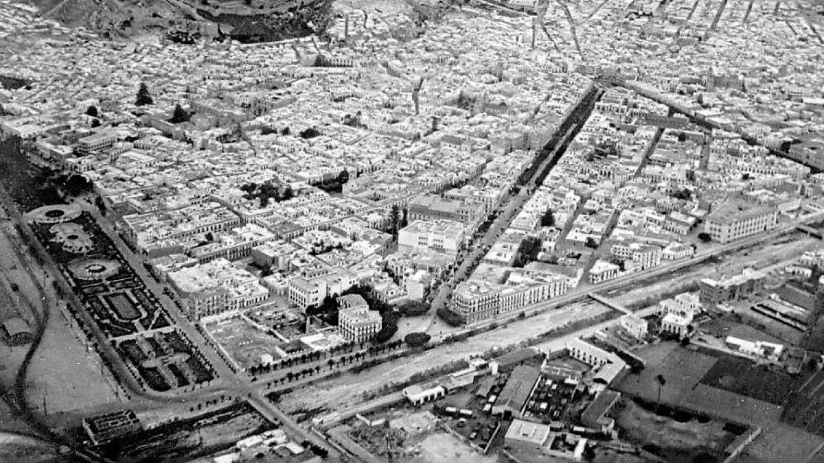 La Rambla la mañana del 11 de septiembre de 1951, casi desbordándose.