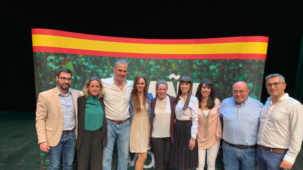 Concejales de El Ejido y Rocío de Meer junto a Javier Ortega Smith.