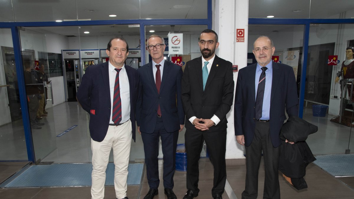 El Ministro con representantes de Almería y Extremadura.