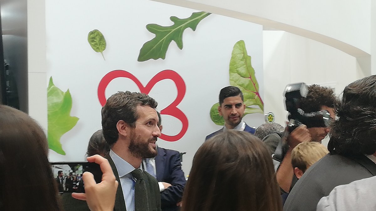 Pablo Casado visitó el stand de Primaflor.