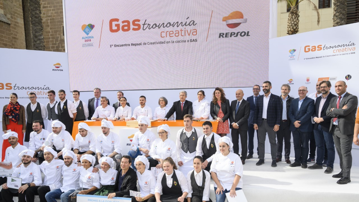 Participantes, organización y colaboradores en el encuentro