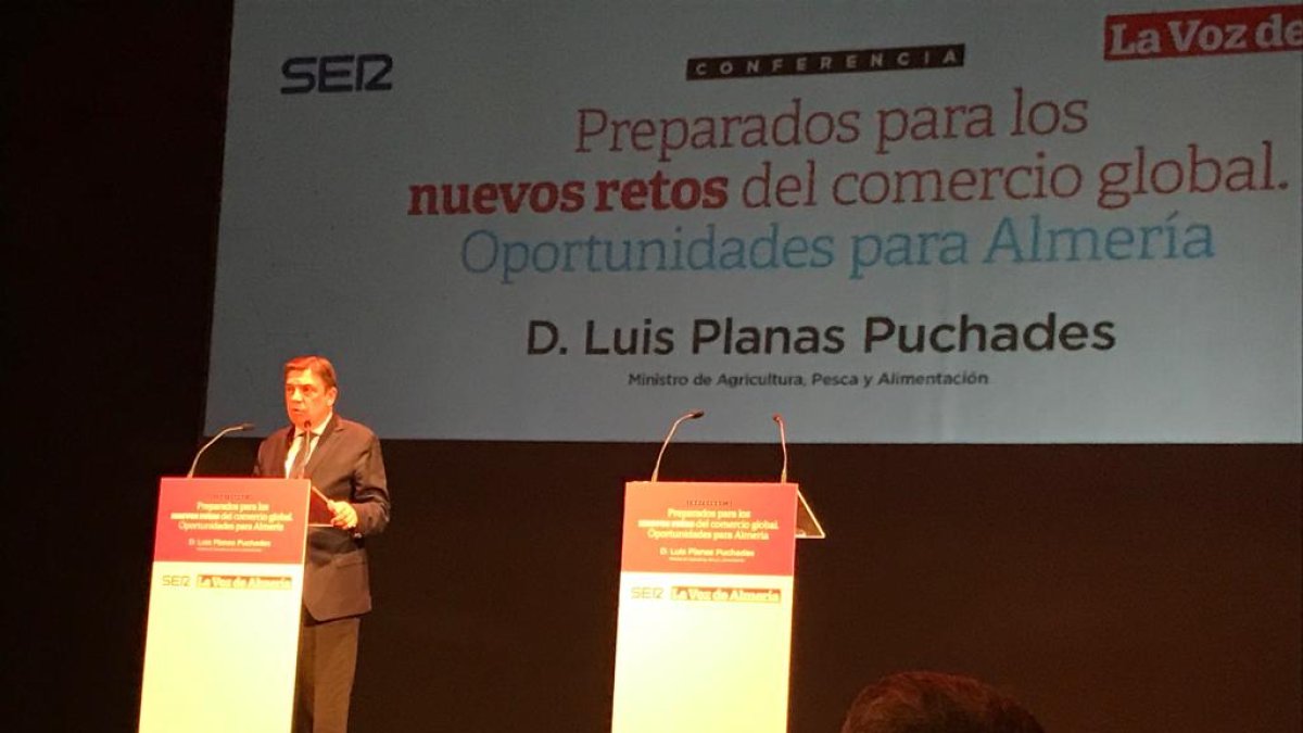 Luis Planas, ministro de Agricultura, Pesca y Alimentación, este martes en el Cervantes.