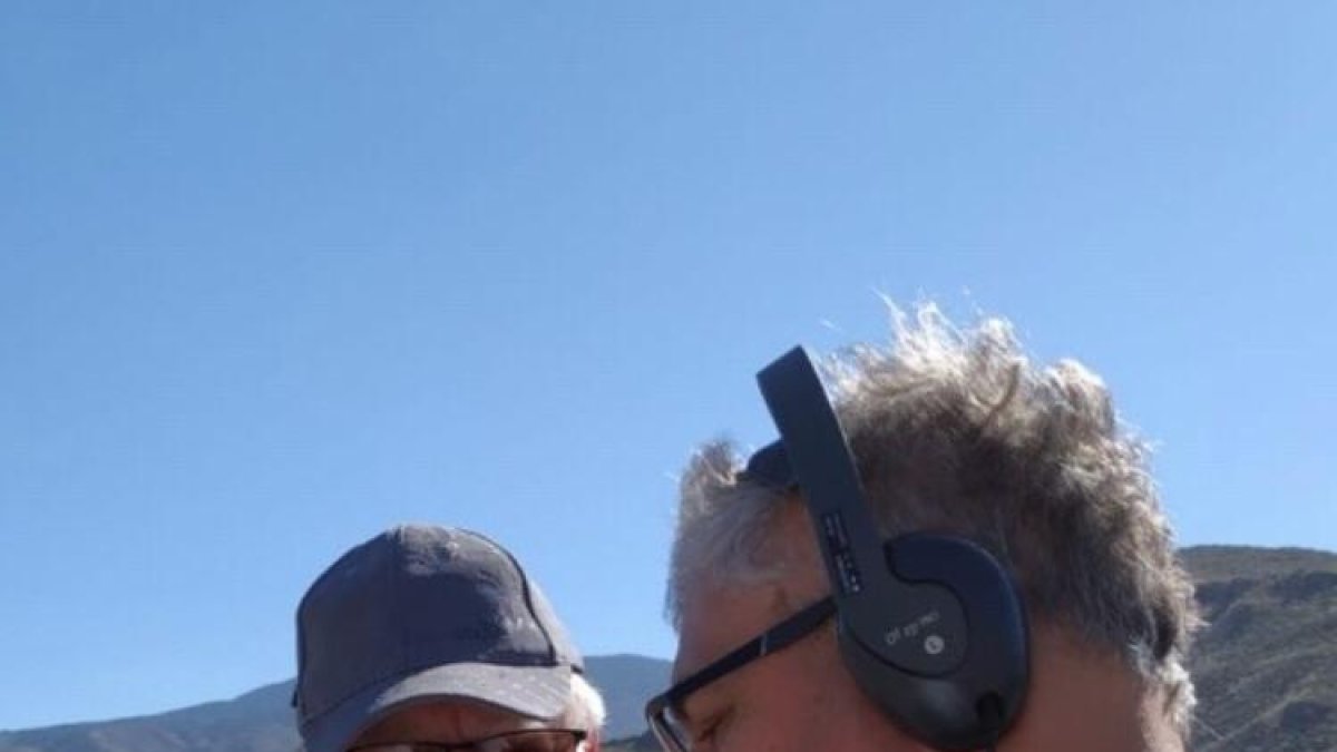 Peter Beale y Mark Burman conversando.