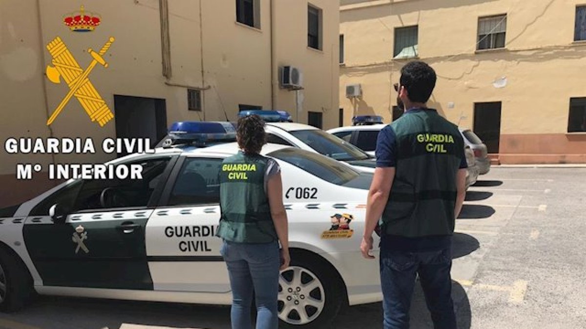 Agentes de la Guardia Civil de Roquetas, en una imagen de archivo.