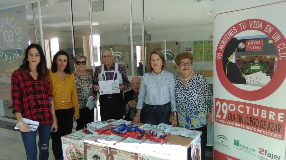 Miembros de la asociación en el Día Mundial Sin Juegos de Azar.