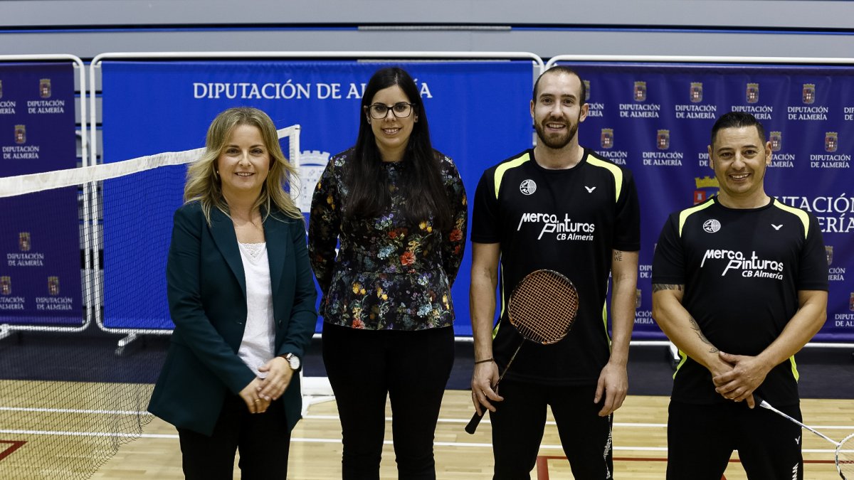 Diputación y Mercapinturas llevan el bádminton a Laujar.