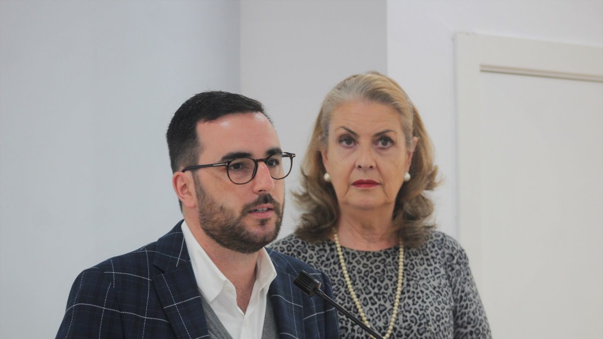 El concejal Carlos Sánchez y la chef Francisca Pérez.