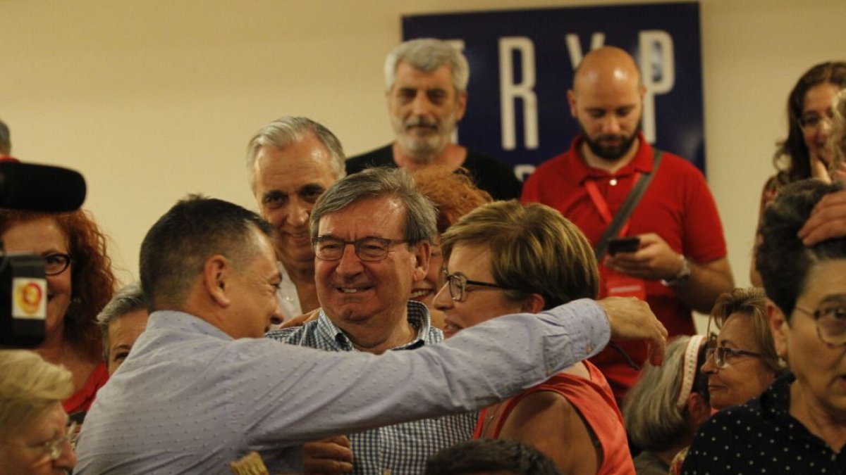 Indalecio Gutiérrez, secretario de organziación PSOE capital con Valverde y Fernando Matínez.