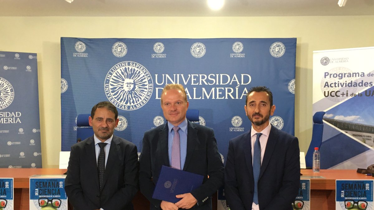 Emilio Matías, Diego Luis Valera y Fernando José Diánez en la presentación de la Semana de la Ciencia de la UAL.