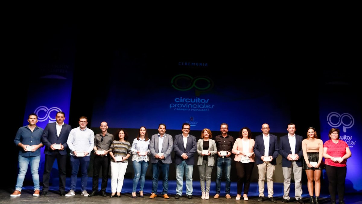 Los ayuntamientos con la Diputación.