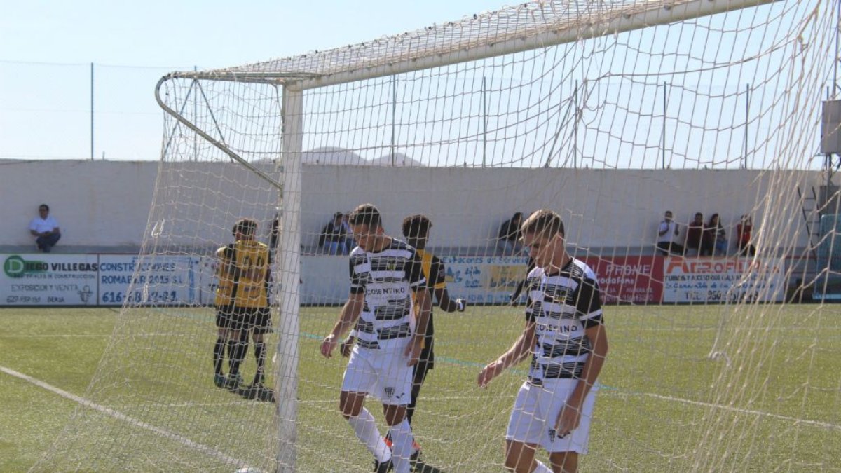 Los virgitanos se quitaron la ansiedad a base de goles.