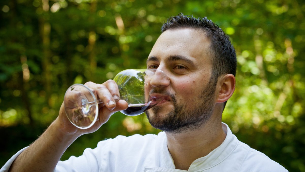 Rafael Rodríguez es el jefe de cocina de Auberge de L’Abbaye, en Suiza.