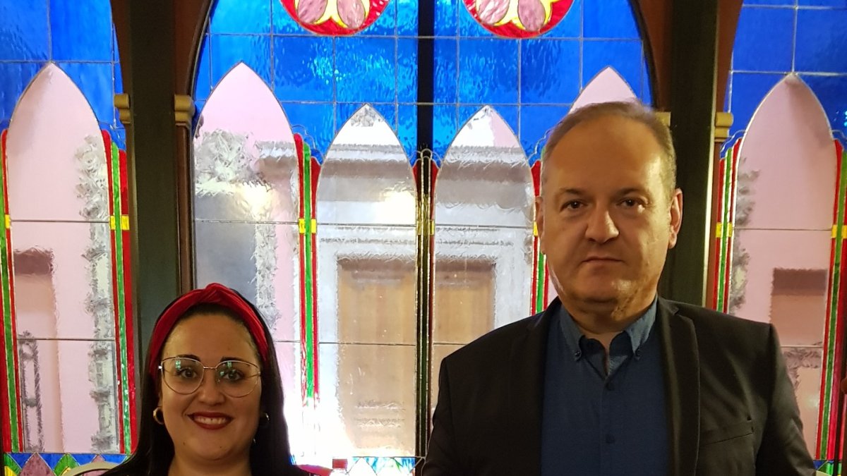 La edil de Igualdad y el alcalde cuevano en la presentación de los actos.