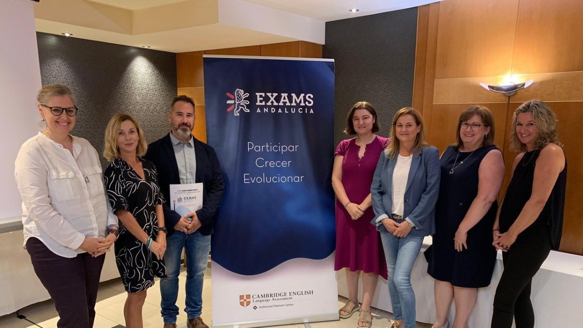Representantes de las cinco academias. Kerry Sastrias, Christine NIxon, Ricardo Freire , Rosa Diez, Michelle Packham, Mª Carmen Vargas, Alison Huskin