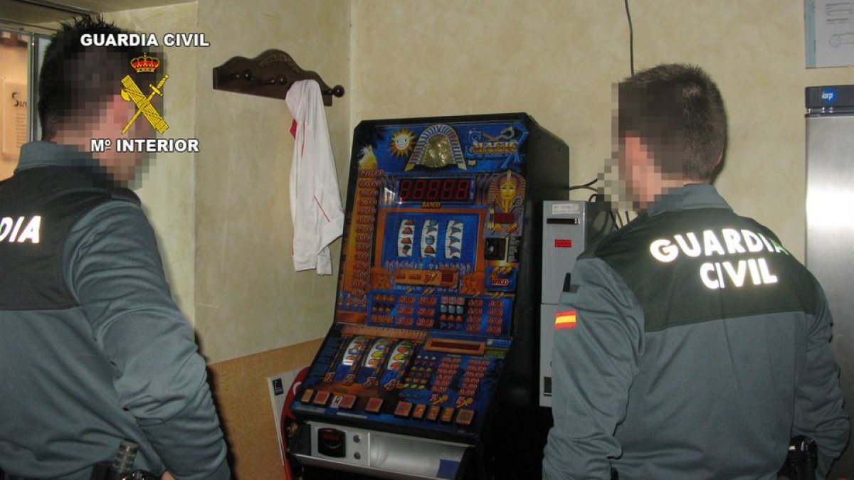 Una de las máquinas de juegos que fue robada en el establecimiento.