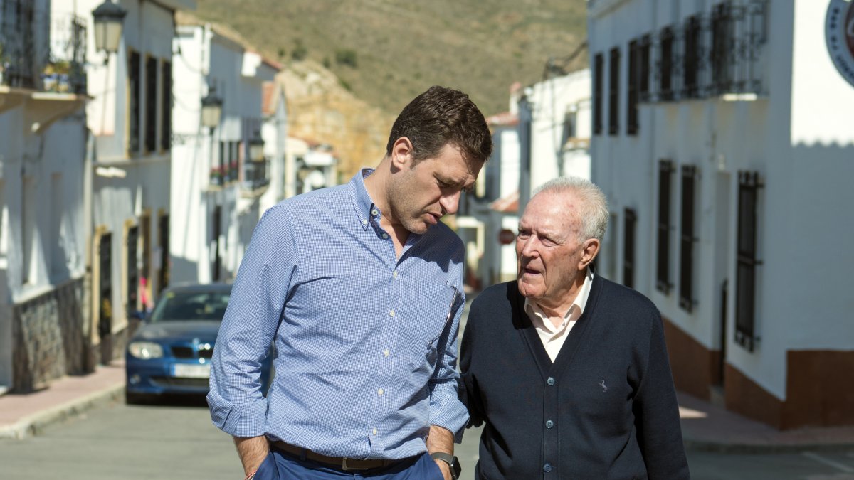 Miguel Ángel Castellón junto a José Antonio Torres, alcalde de Chercos