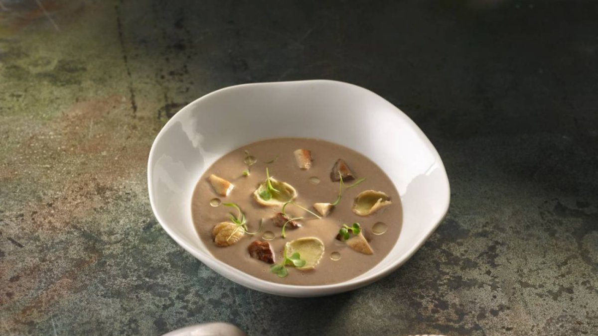 Crema de setas y castañas. / Martín Berasategui