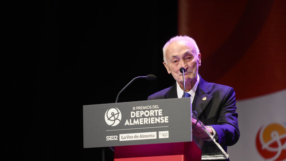 Emocionado en los III Premios del Deporte Almeriense.