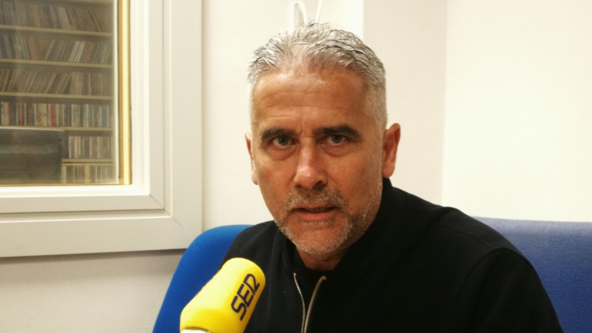 Pepe Morales comentando el partido en la Cadena SER.