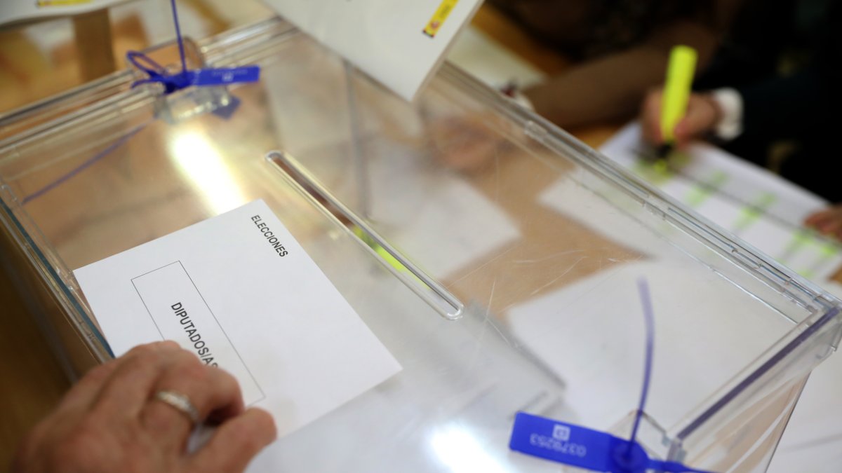 Ciudadanos votando este 10N en una jornada electoral.