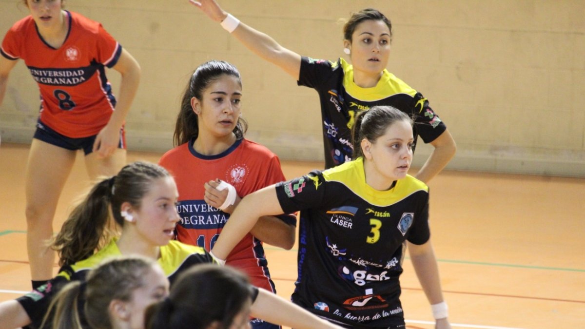 Las almerienses lo intentaron ante un gran rival.