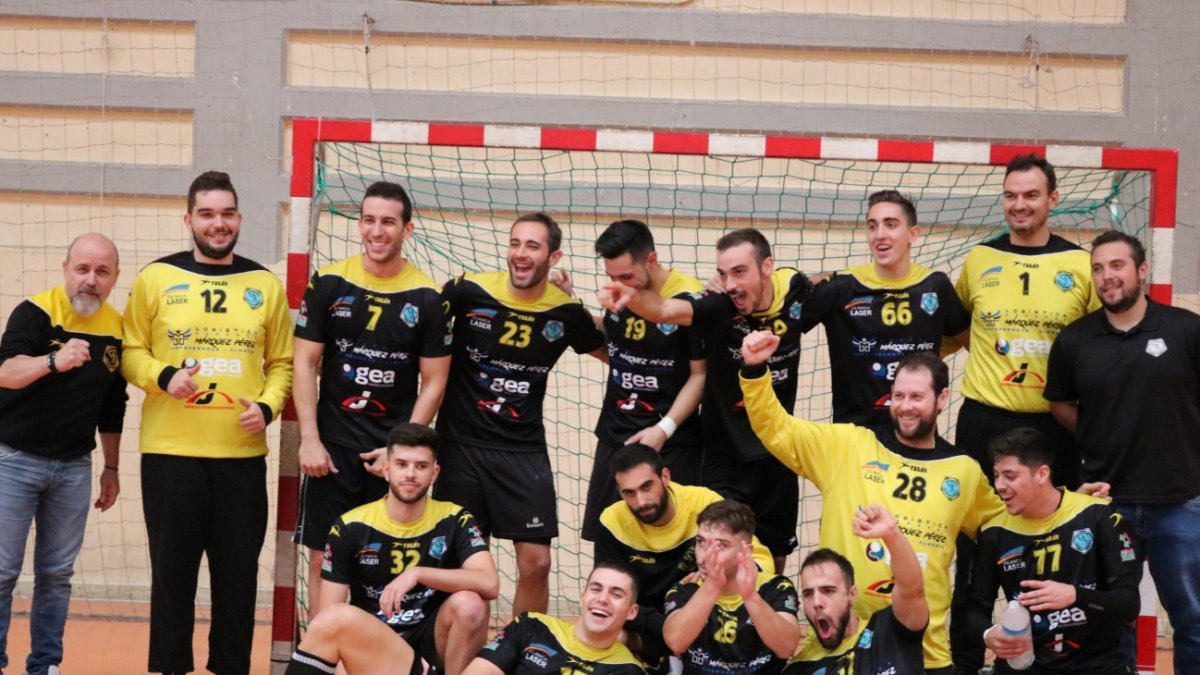 Los almerienses posando tras la victoria.