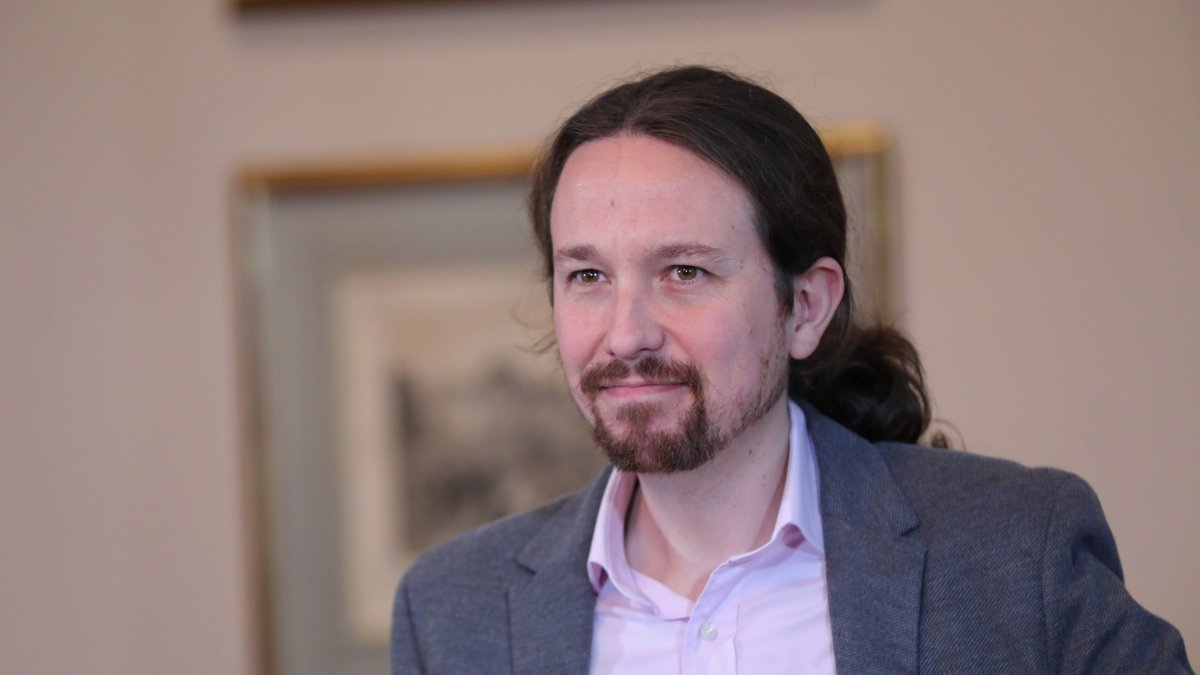 El líder de Podemos, Pablo Iglesias, tras la rueda de prensa en el Congreso de los Diputados.