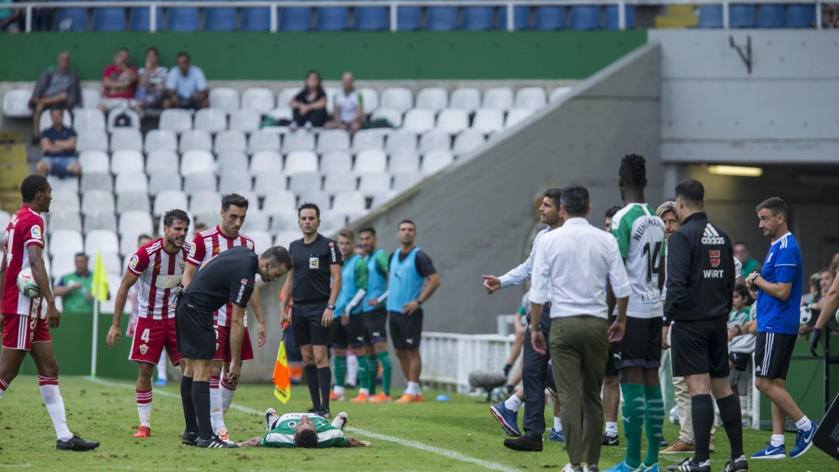 De la Fuente pitó al Almería en Santander.