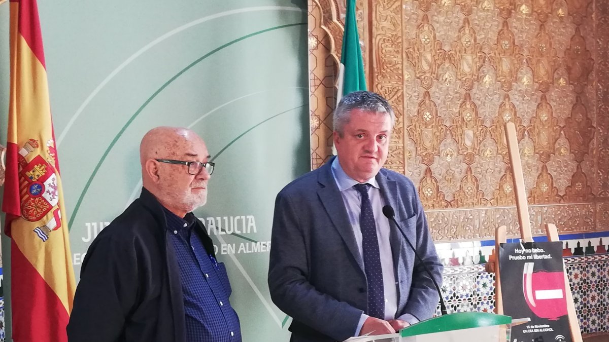 El delegado y el presidente de ARA, en la presentación de las actividades.