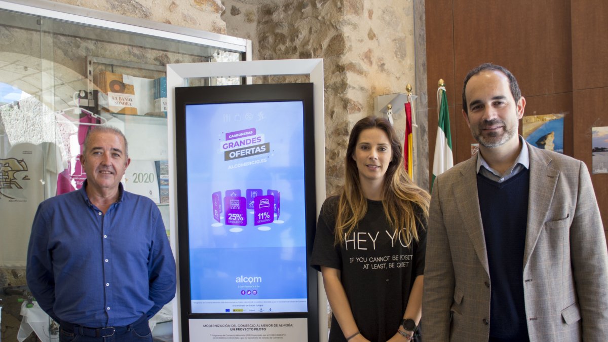 ‘Totem’ digital recién instalado en Carboneras.