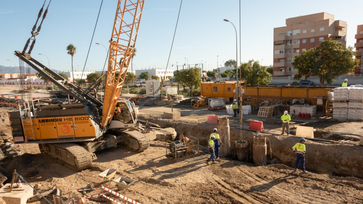 Trabajos de la primera fase del soterramiento en la zona de El Puche