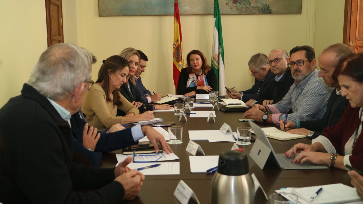 Carmen crespo mantuvo ayer un encuentro con el sector, en vísperas del paro agrícola del próximo martes.