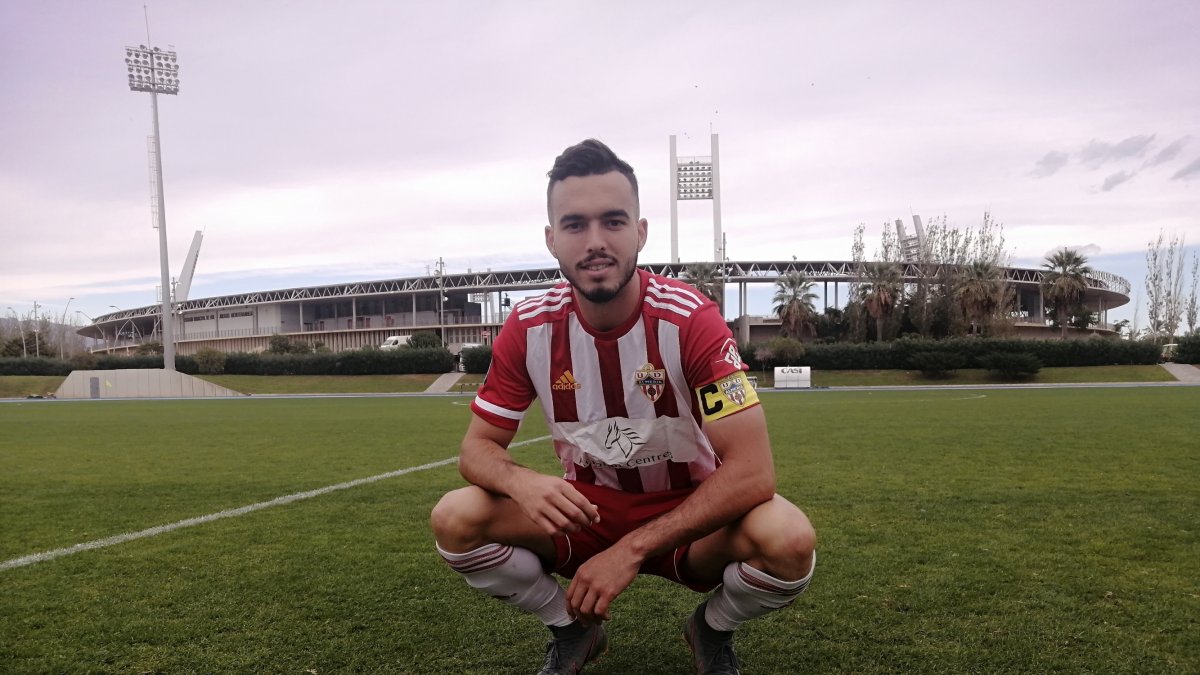 Callejón posa para LA VOZ en el campo Anexo.