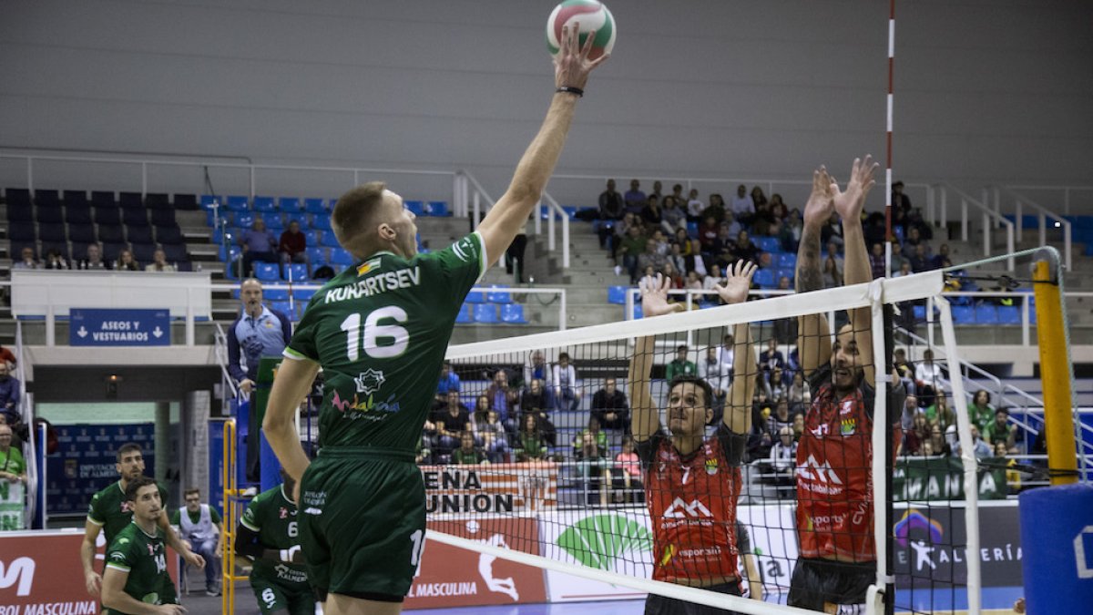 Una jugada del partido.