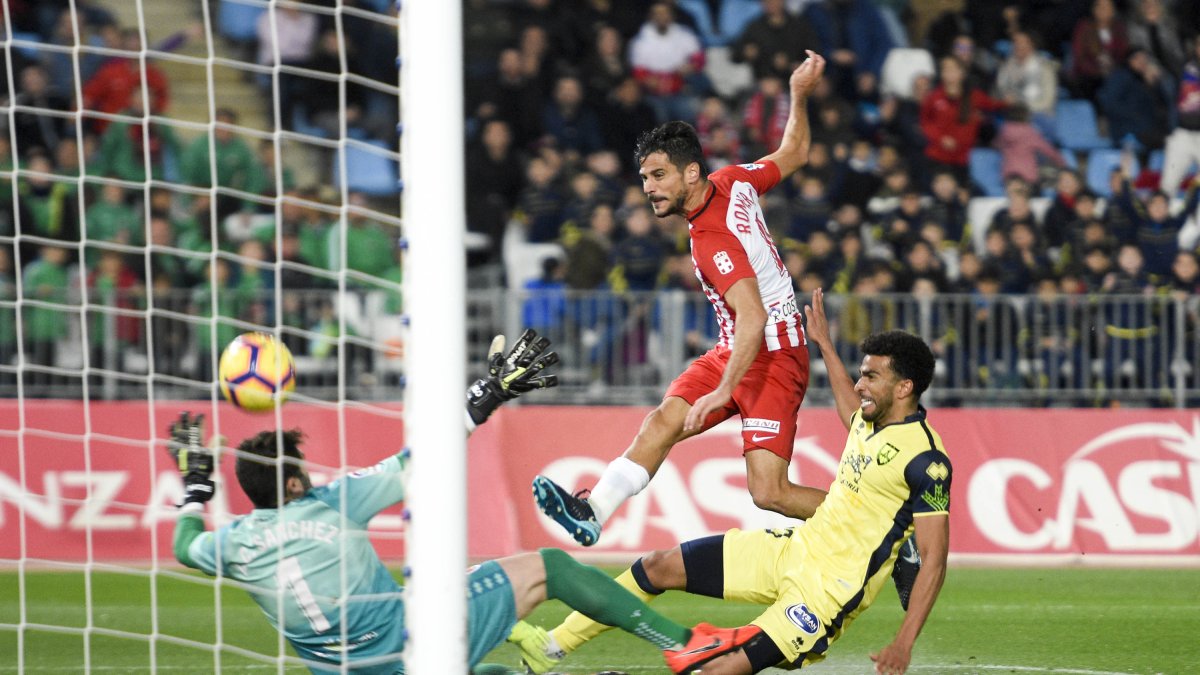 Romera en el Almería-Numancia de la 2018-19.