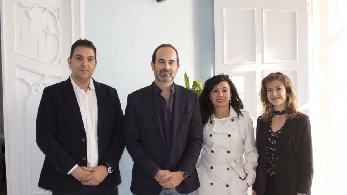 El nuevo equipo de funcionarios junto al alcalde, Jose Luis Amérigo.