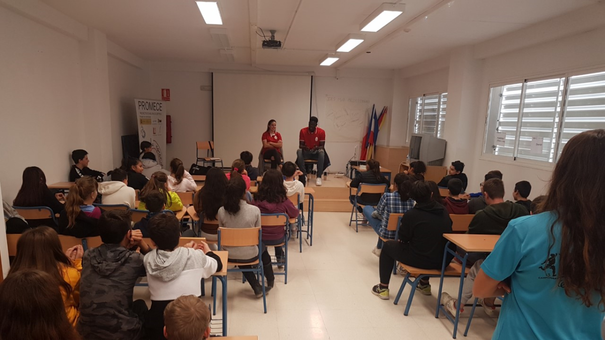 Los maestros del baloncesto impartiendo clases.