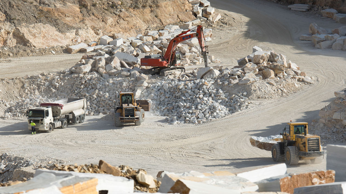 Explotación en una cantera de Macael.