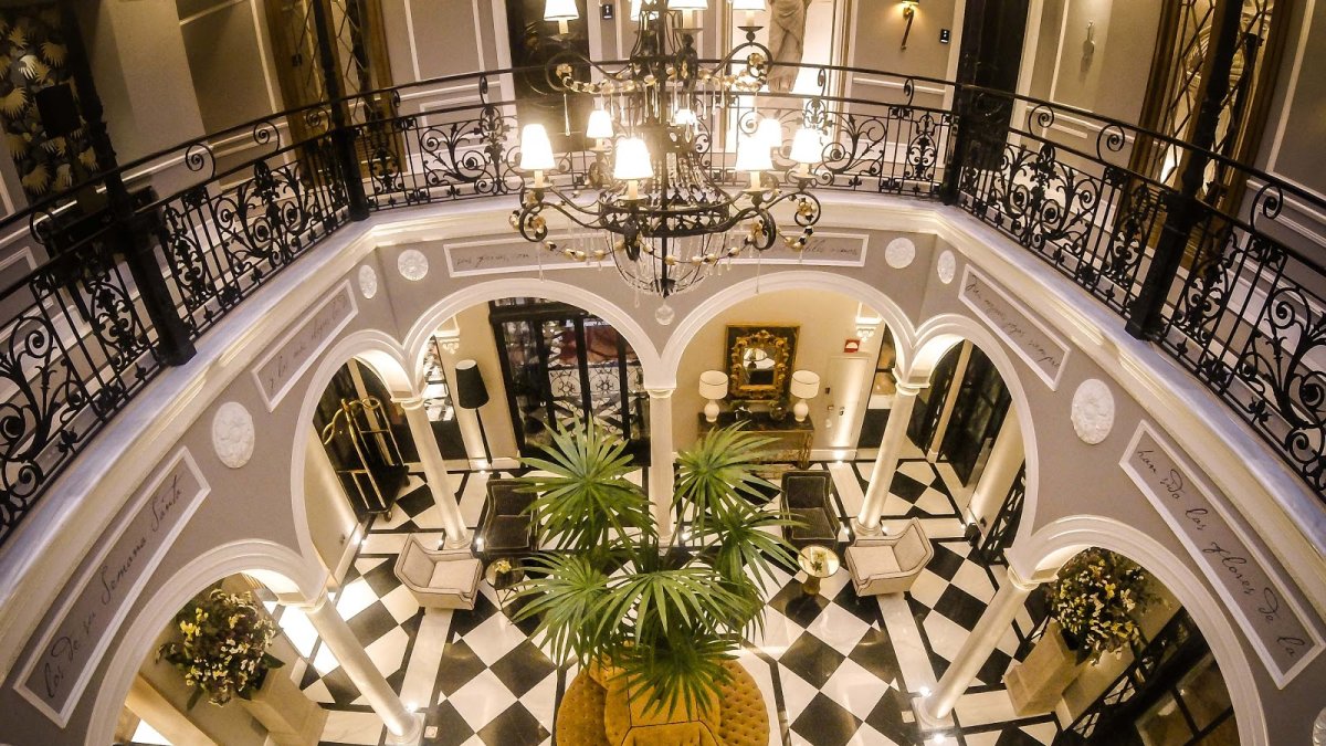 Imagen de la entrada a la Casa Palacio María Luisa.