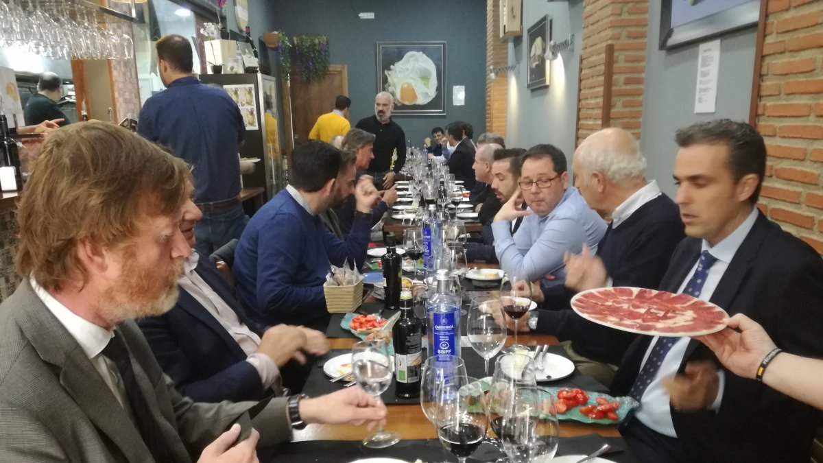 Los afortunados comensales que asistieron a la cita