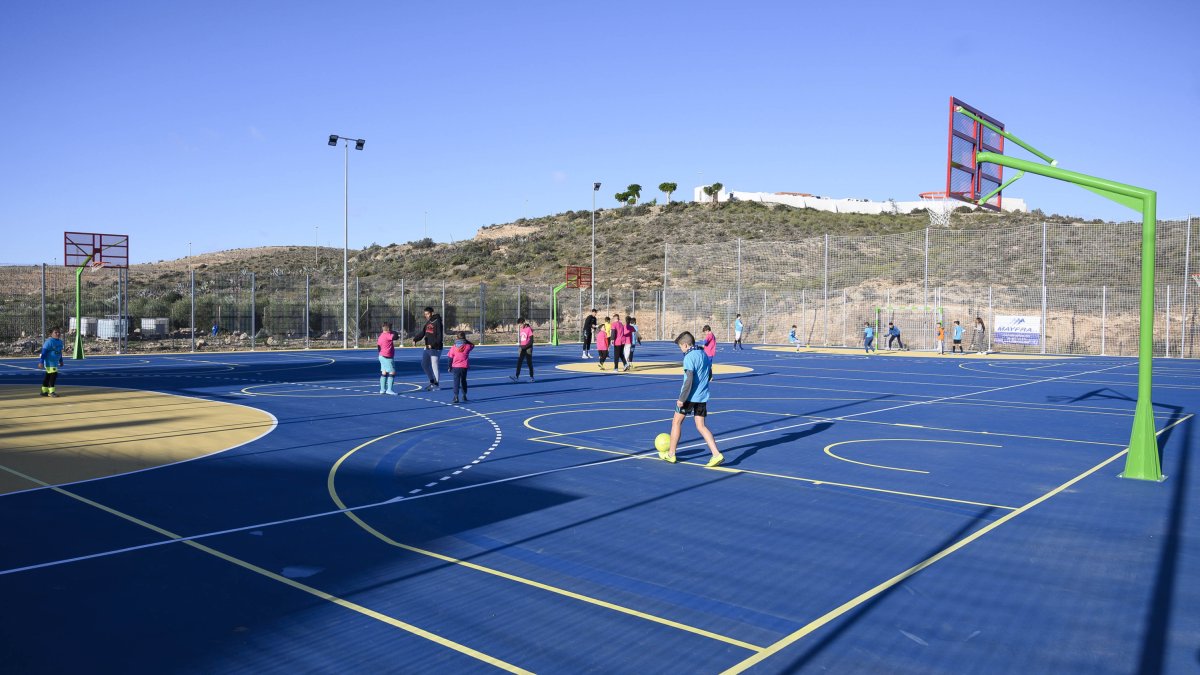 Nuevas pistas deportivas de Cuevas de los Medinas.