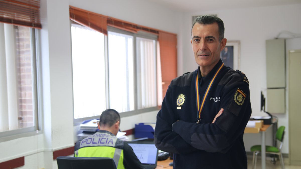 Manuel Fernández, la pasada semana en su puesto de trabajo.