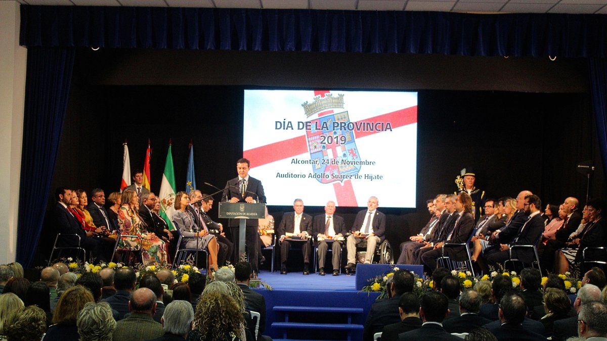 El Auditorio Adolfo Suárez, de Hijate, Alcóntar, acotgió la celebración del Día de la Provincia.