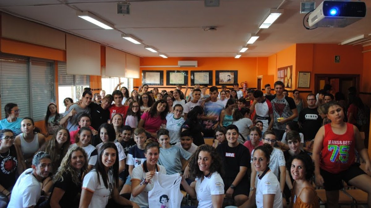 Las jugadoras de la selección española de balonmano femenino, en el centro.